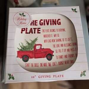 Holiday Home Red and Green Giving Plates.  Total Of 7 NIB 10" Plates.